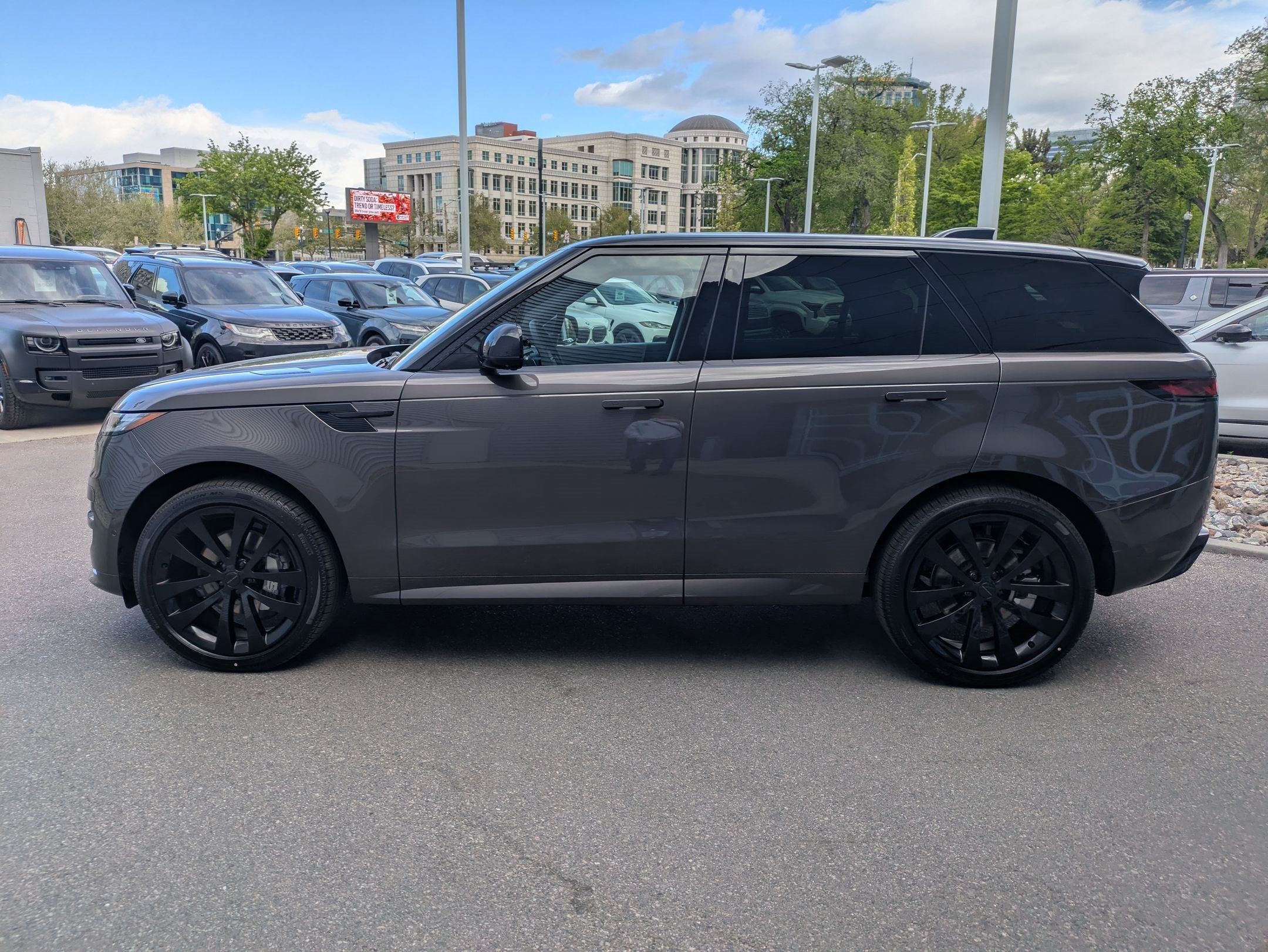 New 2026 Land Rover Range Rover Sport Dynamic SE AWD/4WD image 8