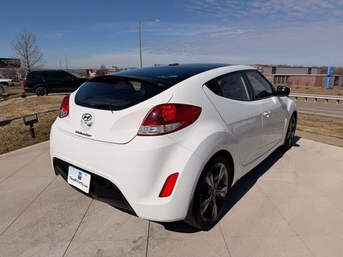 Used 2017 Hyundai Veloster Value Edition image 9