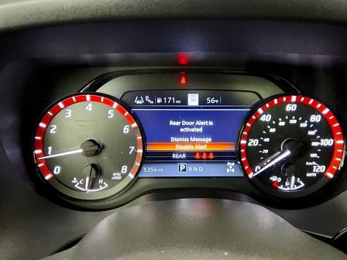 Used 2024 Nissan Titan PRO-4X w/ Pro-4x Convenience Package AWD/4WD image 14