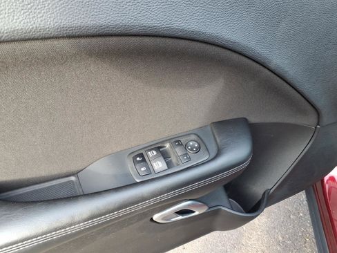 Used 2022 Dodge Challenger SXT image 12