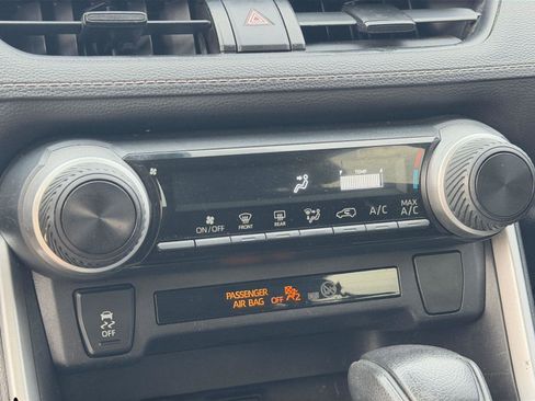 Used 2019 Toyota RAV4 LE image 33