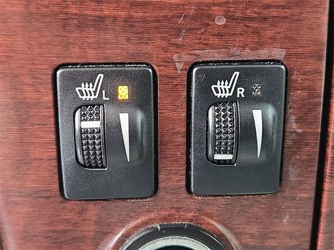 Used 2012 Toyota Sienna XLE image 25