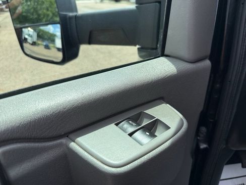 Used 2018 Chevrolet Express 3500 w/ Power Convenience Package RWD image 23