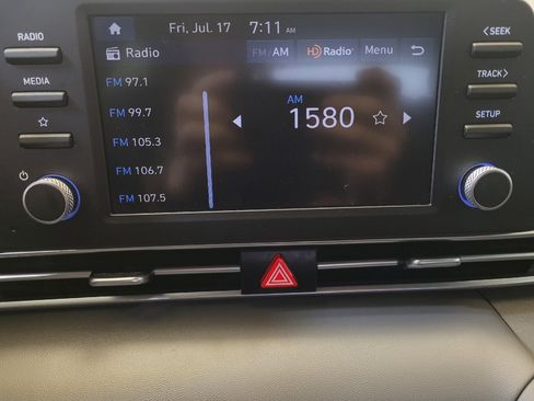 Used 2025 Hyundai Elantra SE FWD image 25