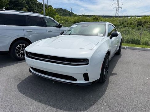 Used 2024 Dodge Charger Daytona R/T w/ Plus Group AWD/4WD image 4