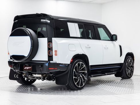 Used 2025 Land Rover Defender 110 V8 AWD/4WD image 5
