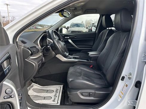 Used 2022 Mitsubishi Eclipse Cross SE image 9