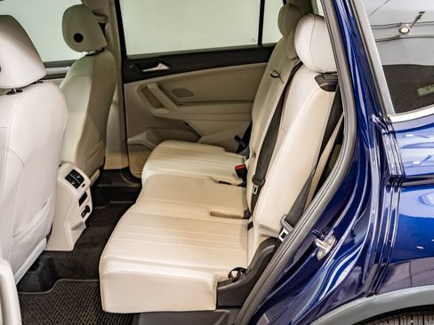 Used 2023 Volkswagen Tiguan SE w/ Panoramic Sunroof Package FWD image 44