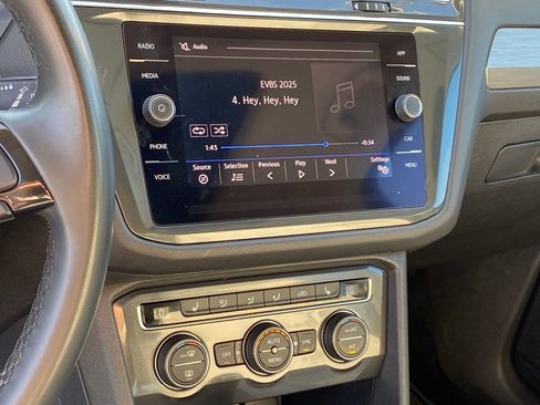 Used 2020 Volkswagen Tiguan SE w/ Panoramic Sunroof Package AWD/4WD image 9