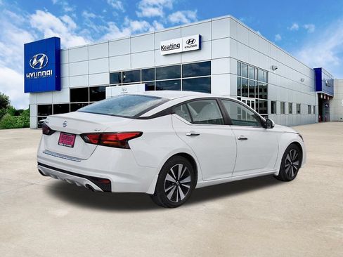 Used 2022 Nissan Altima 2.5 SV w/ SV Premium Package FWD image 5
