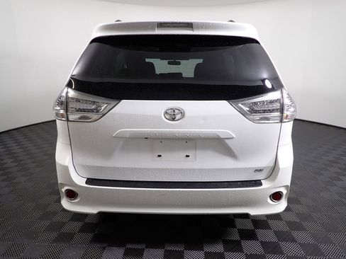 Used 2017 Toyota Sienna SE FWD image 15