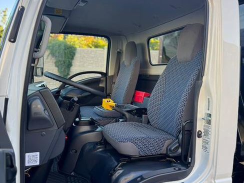 Used 2024 Isuzu NPR image 38