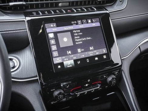 Used 2023 Jeep Grand Cherokee Altitude image 16