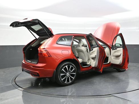 Used 2024 Volvo XC60 B5 Plus AWD/4WD image 44