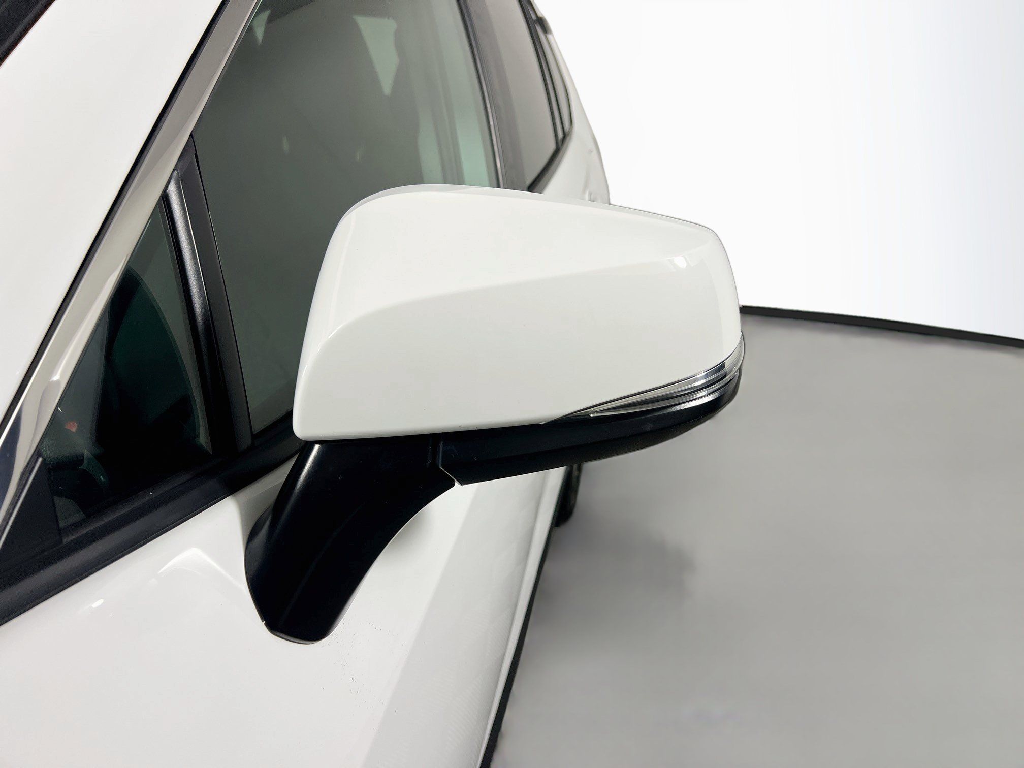 Used 2024 Toyota RAV4 XLE w/ Convenience Package FWD image 12