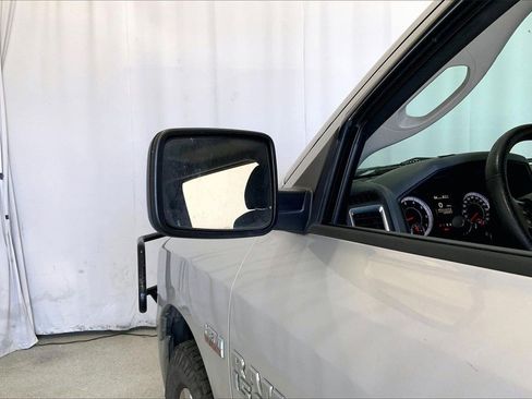 Used 2017 RAM 1500 Classic SLT image 10