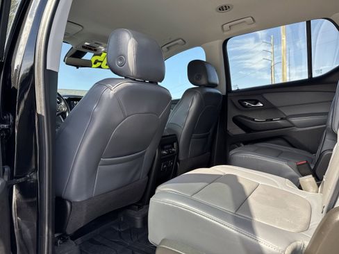 Used 2018 Chevrolet Traverse Premier w/ Driver Confidence II Package FWD image 18