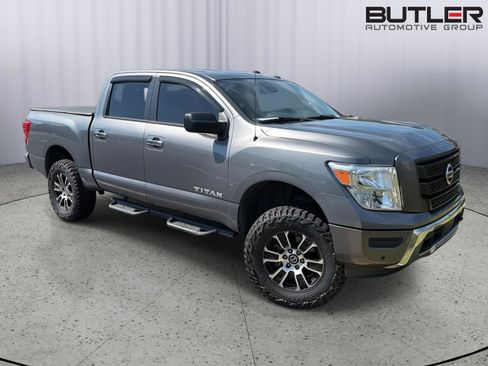 Used 2021 Nissan Titan SV w/ SV Convenience Package AWD/4WD image 3