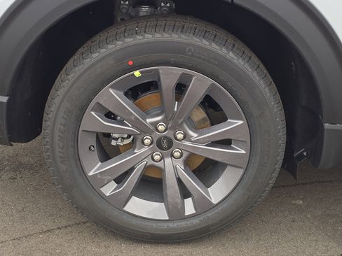 New 2026 Ford Explorer Active w/ Active Comfort Package image 5