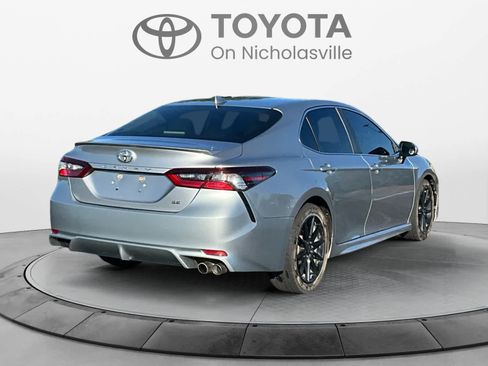 Used 2021 Toyota Camry SE FWD image 5