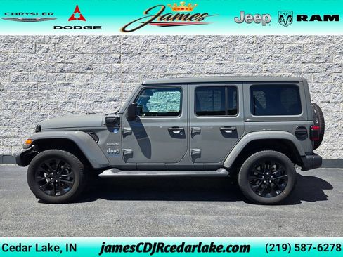 Used 2023 Jeep Wrangler Unlimited Sahara w/ Cold Weather Group AWD/4WD image 2