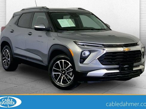 Used 2025 Chevrolet TrailBlazer LT AWD/4WD image 1