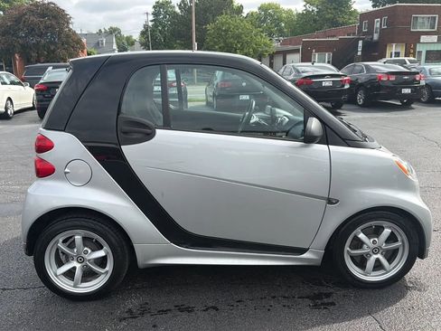 Used 2015 smart fortwo passion RWD image 4