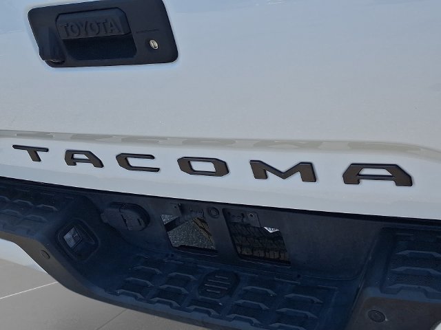 Used 2023 Toyota Tacoma TRD Off-Road w/ Advanced Technology Package AWD/4WD image 31