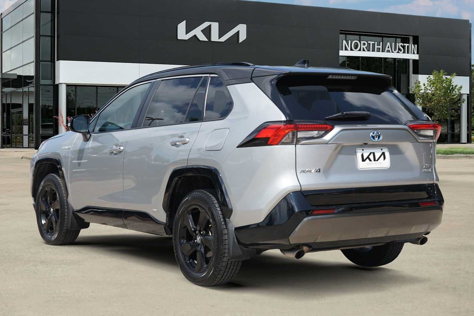 Used 2021 Toyota RAV4 XSE AWD/4WD image 4