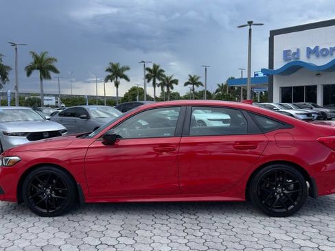 Used 2023 Honda Civic Sport image 3