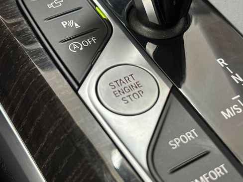 Used 2021 BMW 330i Sedan w/ M Sport Package image 18