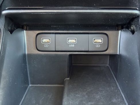 Used 2023 Kia Sorento LX image 21