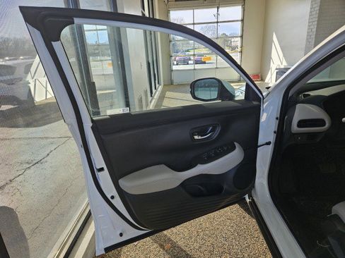 New 2026 Honda HR-V LX image 17