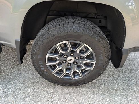 Used 2026 Chevrolet Colorado Z71 w/ Technology Package AWD/4WD image 13
