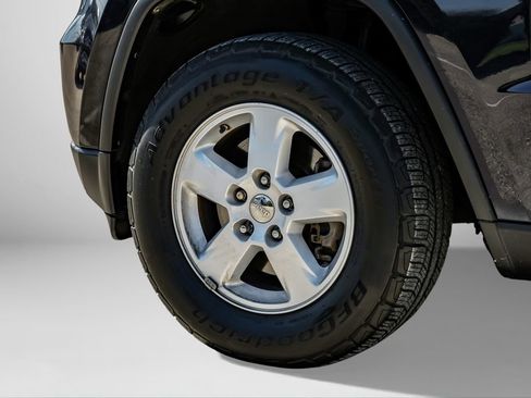 Used 2011 Jeep Grand Cherokee Laredo w/ Security & Convenience Group image 47