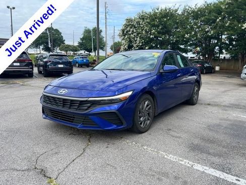 Used 2024 Hyundai Elantra SEL FWD image 11