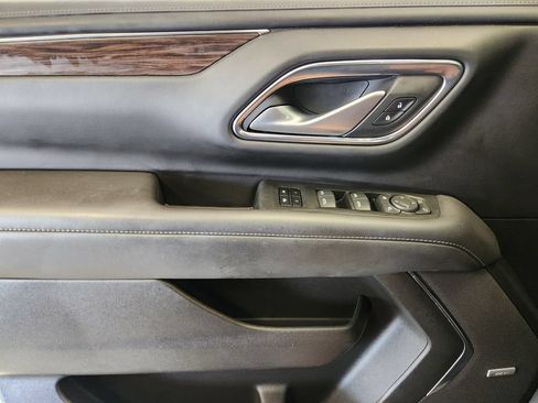 Used 2022 Chevrolet Tahoe Z71 w/ Luxury Package AWD/4WD image 22