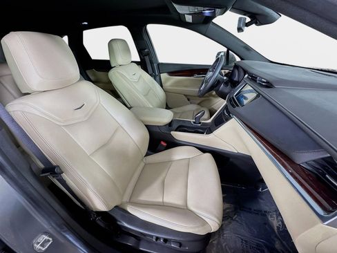 Used 2017 Cadillac XT5 Luxury w/ Driver Awareness Package image 31