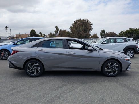 New 2025 Hyundai Elantra Limited image 5