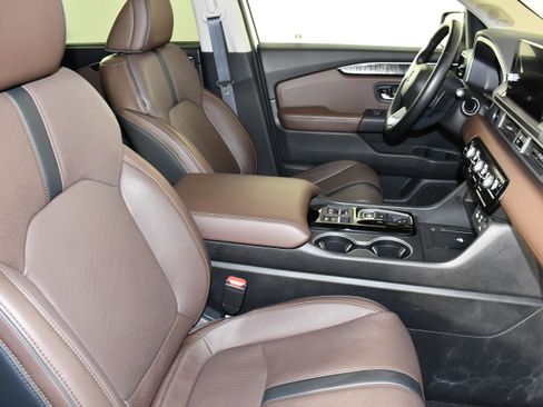 Used 2025 Honda Pilot Elite image 44