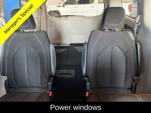 Used 2023 Chrysler Voyager LX FWD image 13