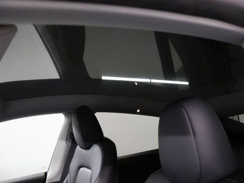 Used 2025 Tesla Model Y Long Range image 12