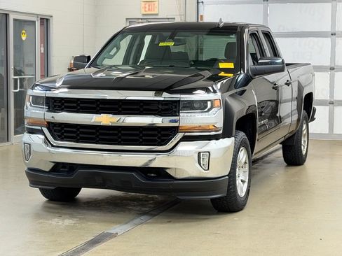 Used 2018 Chevrolet Silverado 1500 LT w/ All Star Edition AWD/4WD image 3