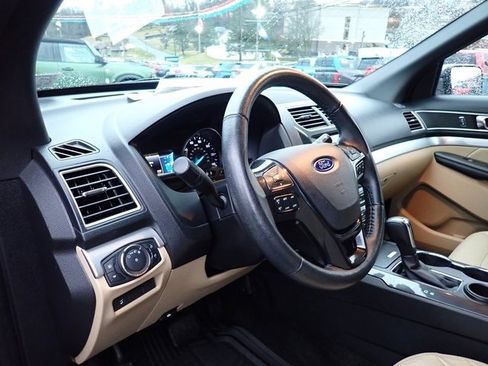 Used 2017 Ford Explorer XLT w/ Equipment Group 202A image 16