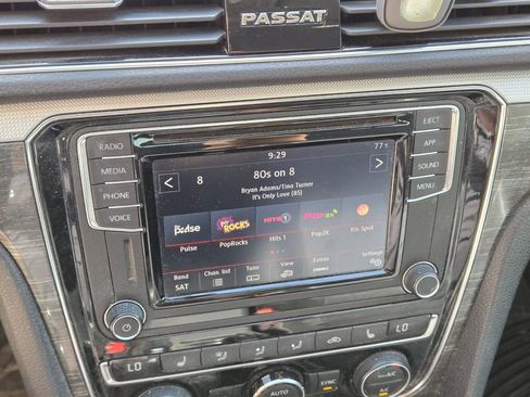 Used 2018 Volkswagen Passat 2.0T SE image 10