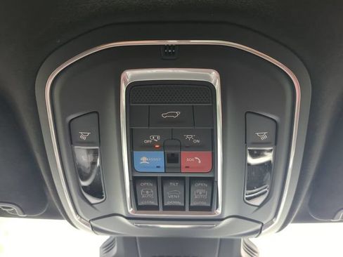 Used 2024 Jeep Wagoneer Launch Edition AWD/4WD image 25