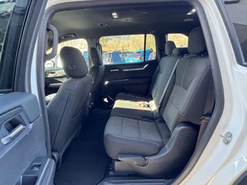 Used 2025 GMC Acadia Elevation image 16