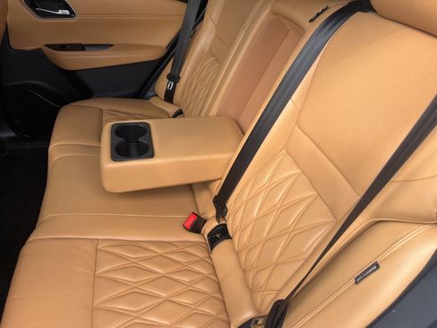 Used 2021 Nissan Rogue Platinum image 11