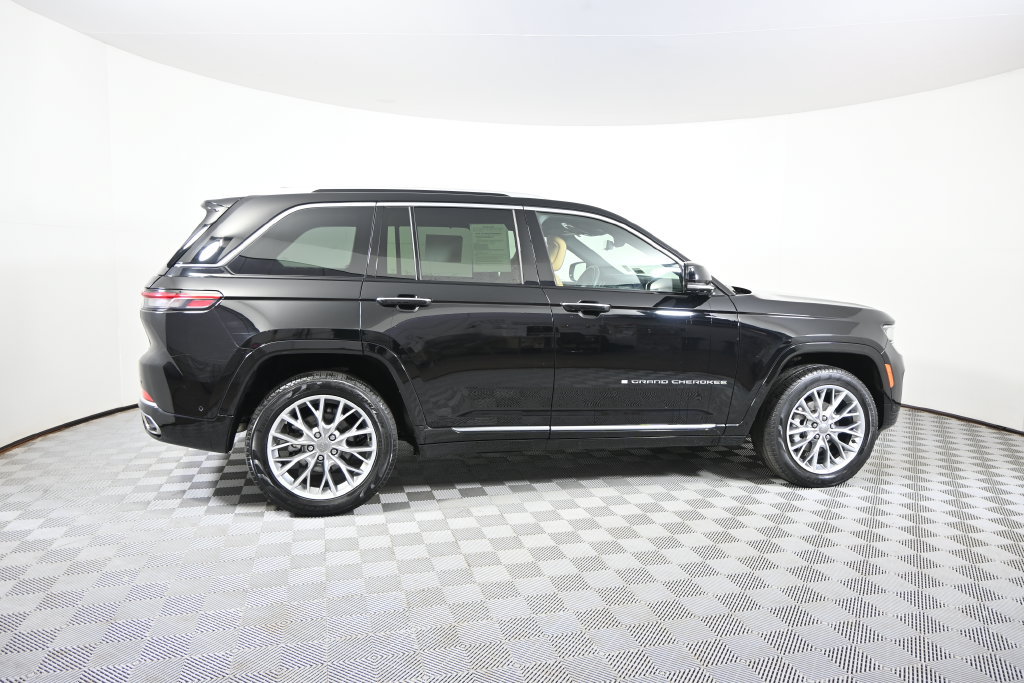 Used 2022 Jeep Grand Cherokee Summit w/ Adv Protech Group IV AWD/4WD image 7