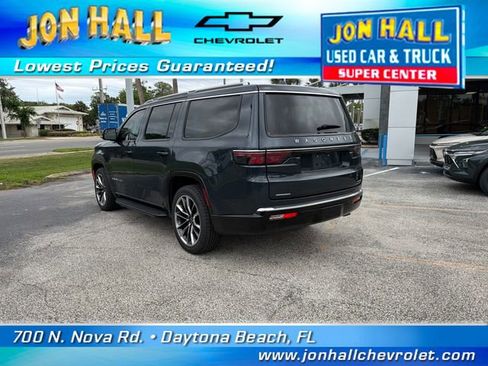 Used 2023 Jeep Wagoneer Series II w/ Premium Group I AWD/4WD image 9